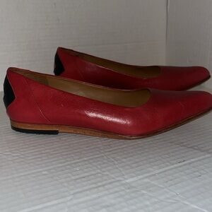 JOHN FLUEVOG Womans size 7.5 Red pointed pointy leather Flats shoes made in Peru